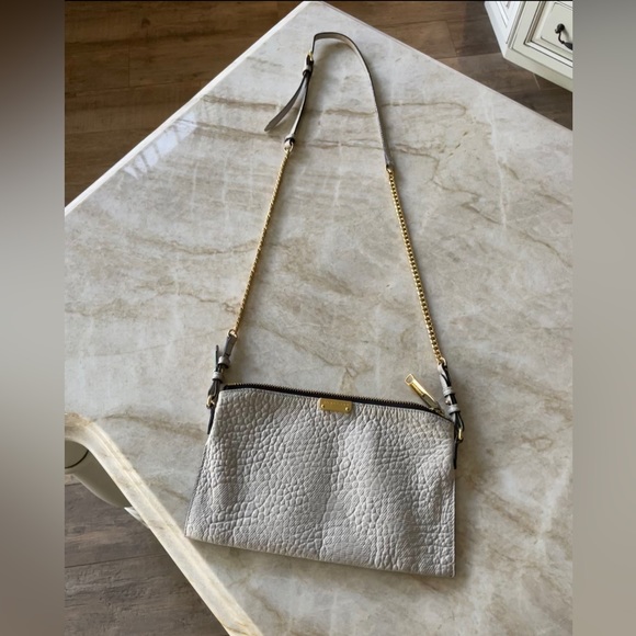 ⭐️BURBERRY Chichester Leather Embossed Crossbody⭐️ - Picture 3 of 13